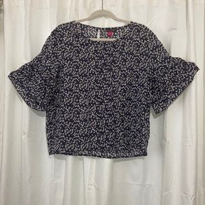 Adorable Vince Camuto pleated ruffle sleeved shirt.